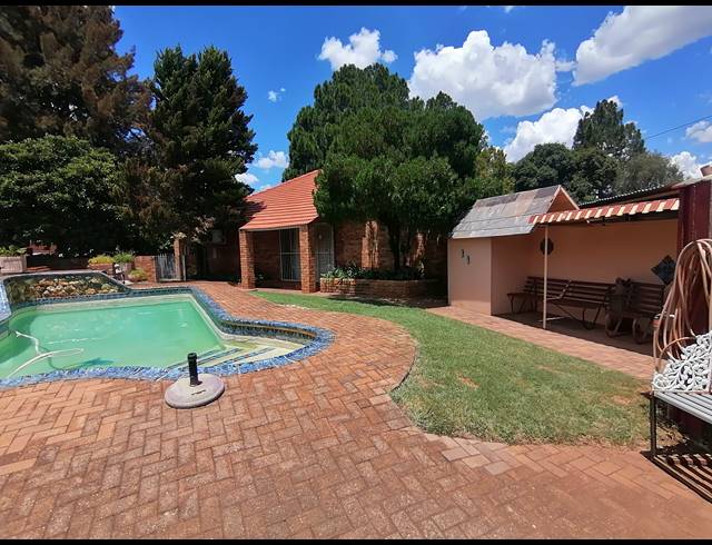 4 BEDROOM FREESTANDING SOLD IN STILFONTEIN EXT 2